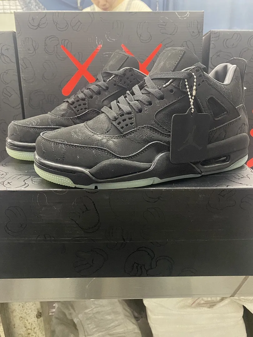Air Jordan 4 'Transparentenegro'