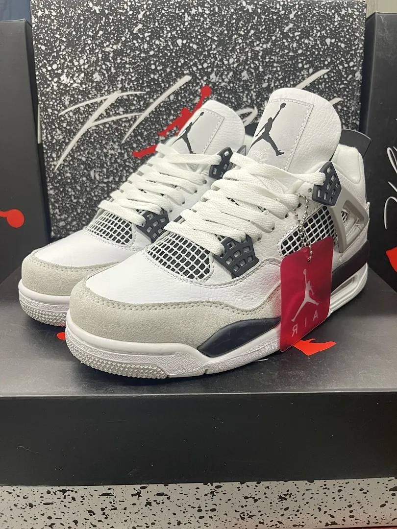 Air Jordan 4 'Blancocemento'