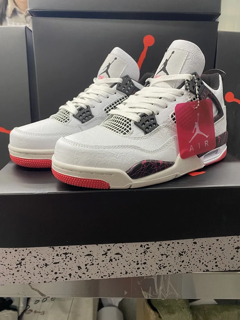Air Jordan 4 'Lava'