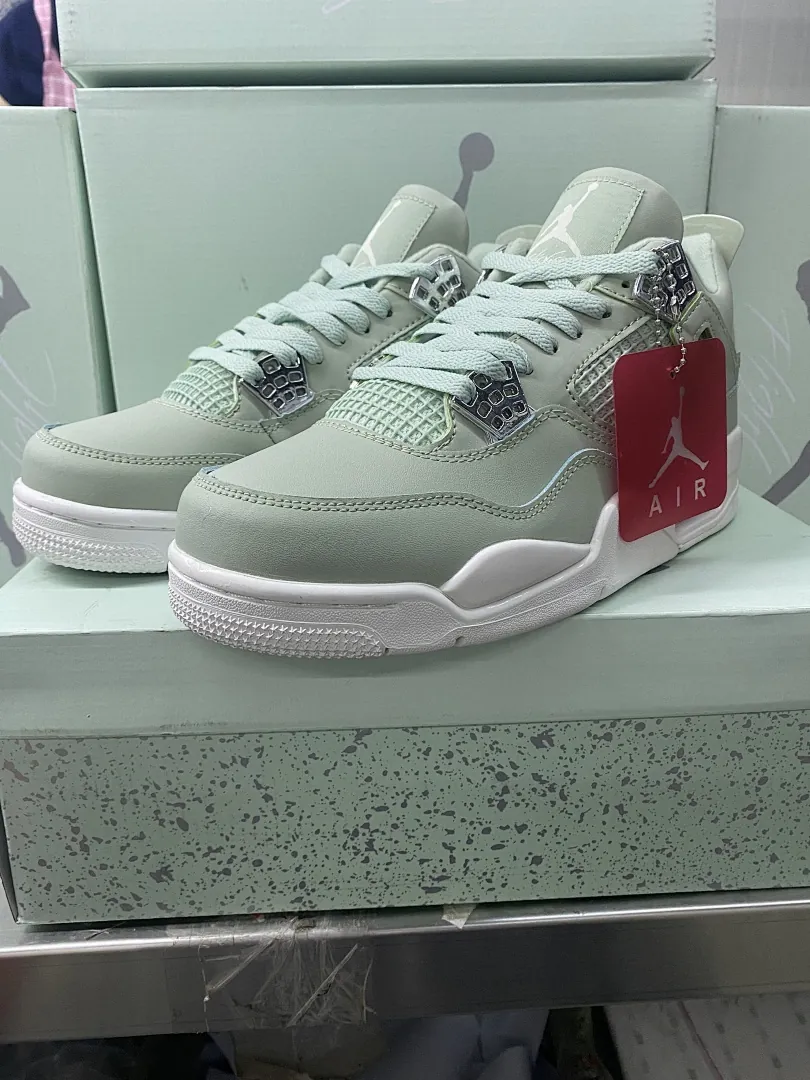 Air Jordan 4 'Mintverde'