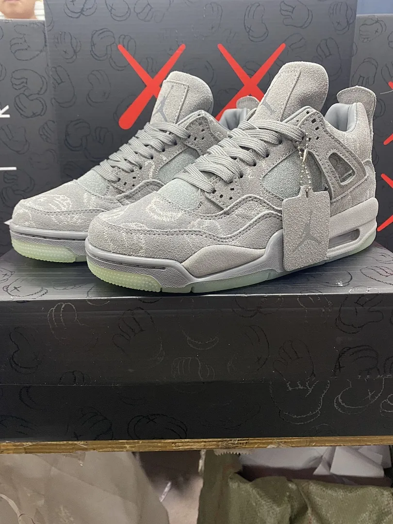 Air Jordan 4 'Transparentegris'