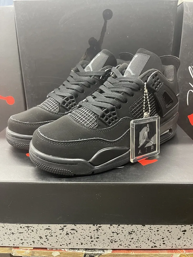 Air Jordan 4 'Negrocat'