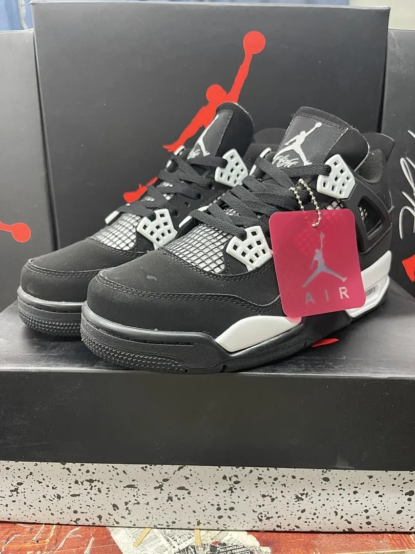 Air Jordan 4 'Negro Blanco'