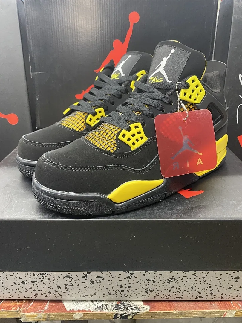 Air Jordan 4 'Negroamarillo'
