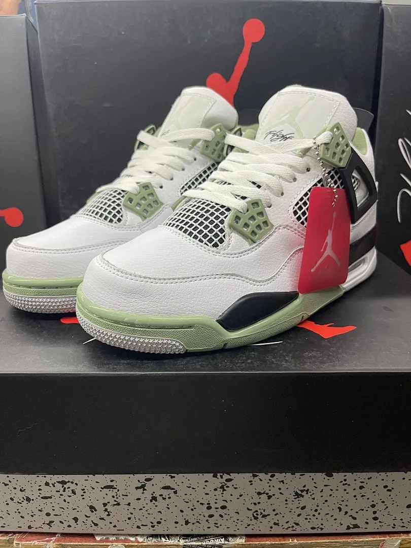 Air Jordan 4